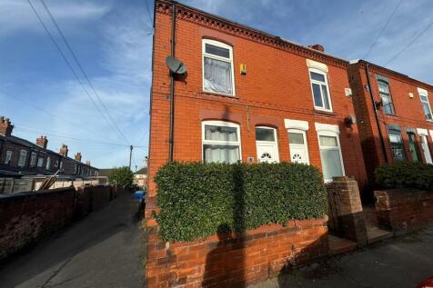 Llanfair Road, Stockport SK3 2 bed end of terrace house for sale