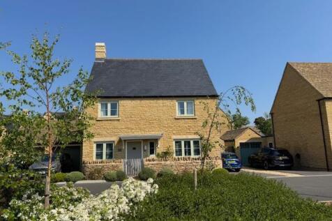 Trubshaw Way, Fairford 4 bed detached house for sale