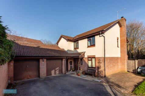 Killams Crescent, Taunton 4 bed detached house for sale