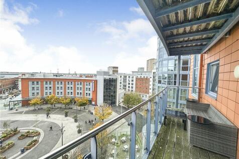 The Crescent, Gunwharf Quays, Portsmouth 2 bed apartment for sale