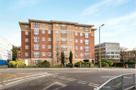 Farnborough Road, Farnborough, Hampshire 2 bed apartment for sale
