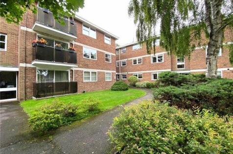 Rapallo Close, Farnborough, Hampshire 2 bed apartment for sale