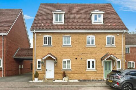 Knightwood Close, Farnborough, Hampshire 3 bed semi