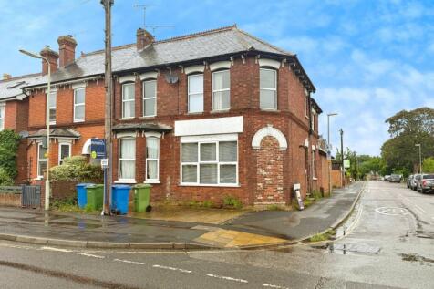 Queens Road, Farnborough, Hampshire 2 bed apartment for sale