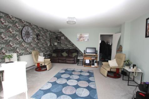 Oldfield Drive, Vicars Cross 3 bed semi