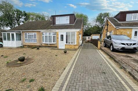 3 bedroom semi-detached bungalow for sale