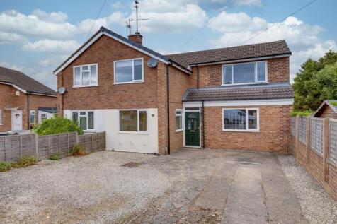4 bedroom semi-detached house for sale