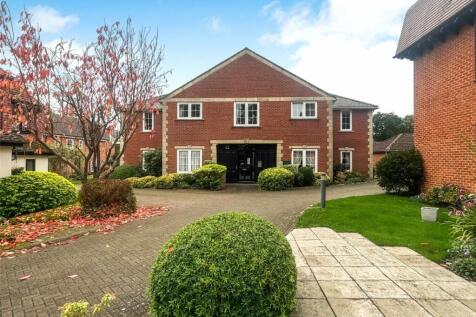 Hartford Court, Hartley Wintney RG27 1 bed apartment for sale