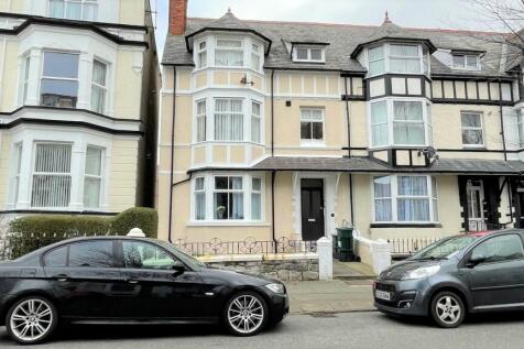 Charlton Street, Via John Street... 2 bed flat for sale