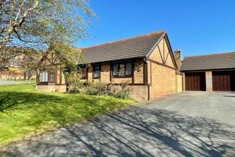 Coed Y Glyn, Llanrhos, Llandudno 3 bed detached bungalow for sale