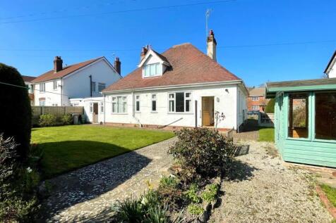 Broadway, Rhos On Sea, Colwyn Bay 3 bed detached bungalow for sale