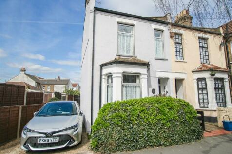 3 bedroom end of terrace house for sale