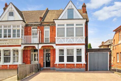 6 bedroom semi-detached house for sale