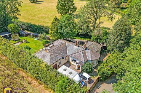 Nr Westmill, Buntingford, Herts 3 bed detached bungalow for sale