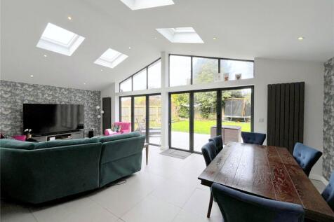 Woodfield Gardens, Highcliffe... 4 bed bungalow for sale