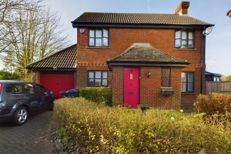 Denby Grange, Harlow CM17 3 bed detached house for sale