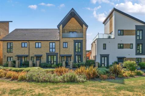 3 bedroom town house for sale