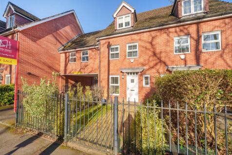 3 bedroom town house for sale