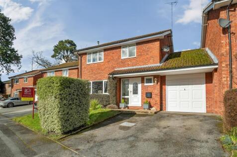 4 bedroom link detached house for sale
