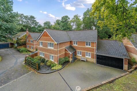 5 bedroom detached house for sale