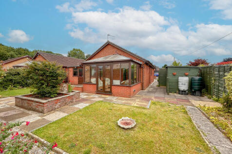 2 bedroom detached bungalow for sale