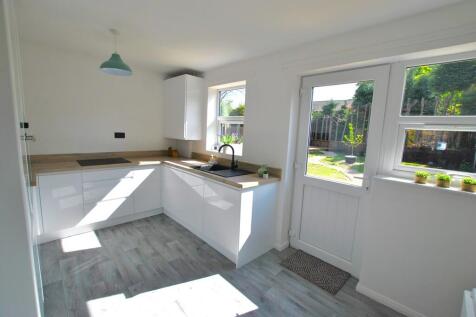 Hopkins Heath, Telford, TF5 0LX 3 bed semi