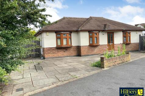 Kenilworth Gardens, Hornchurch, RM12 2 bed bungalow for sale