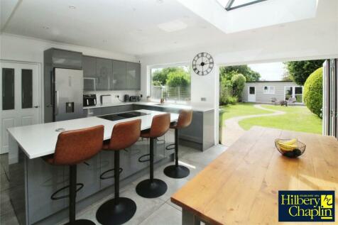 4 bedroom semi-detached house for sale