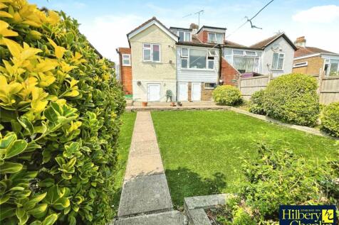 Lawns Way, Romford, RM5 4 bed bungalow for sale