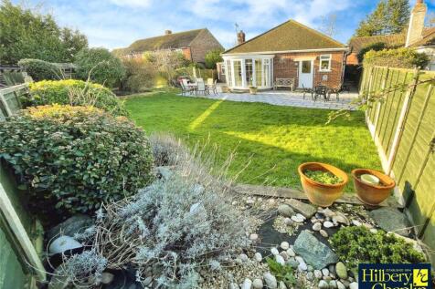 Roseberry Gardens, Upminster, RM14 2 bed bungalow for sale