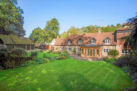 High Street, High Wycombe HP14 4 bed character property for sale