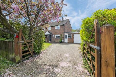 Main Road, High Wycombe HP14 3 bed semi