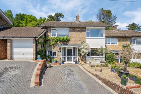 Ridgeside, High Wycombe HP14 4 bed link detached house for sale