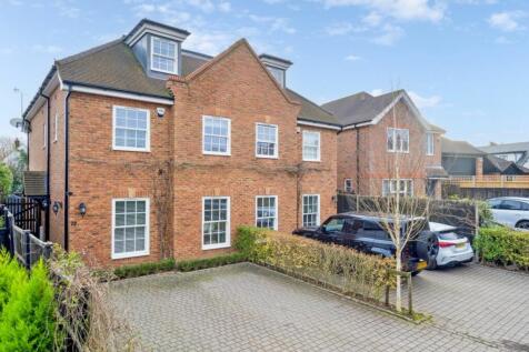 Meadow Lane, Beaconsfield HP9 5 bed semi