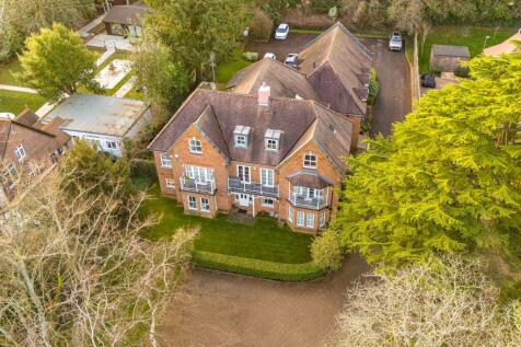 Amersham Road, High Wycombe HP13 3 bed flat for sale