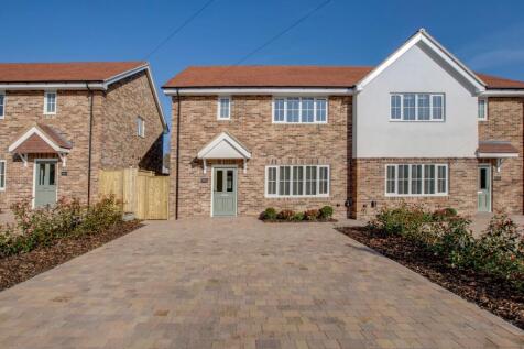 Chilton Close, High Wycombe HP10 3 bed semi