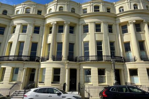 3 bedroom flat for sale