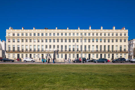 Brunswick Terrace, Hove, BN3 2 bed flat for sale