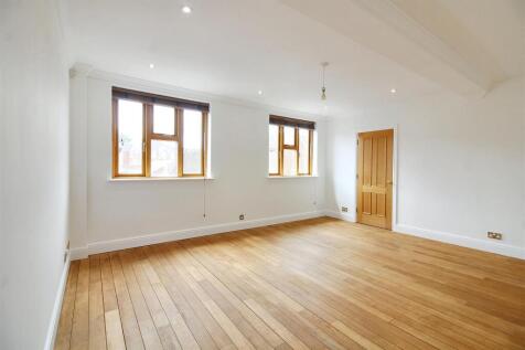 Buckingham Street, Aylesbury 1 bed flat for sale