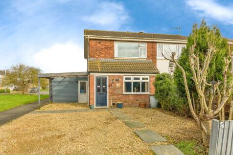 2 bedroom semi-detached house for sale