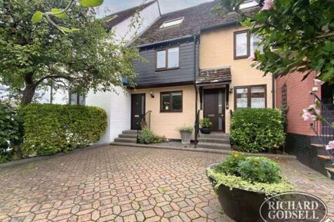 3 bedroom town house for sale