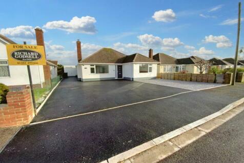 4 bedroom detached bungalow for sale