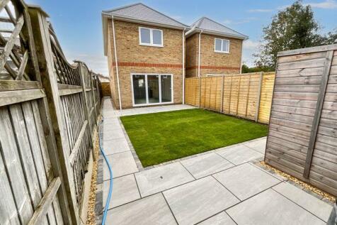 2 bedroom detached house for sale