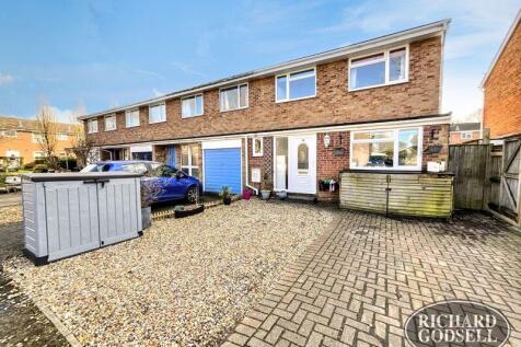 4 bedroom end of terrace house for sale