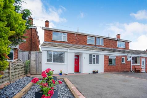 3 bedroom semi-detached house for sale