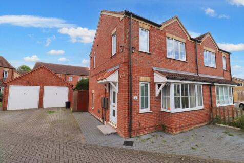 3 bedroom semi-detached house for sale