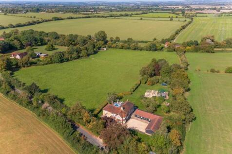 5 bedroom country house for sale