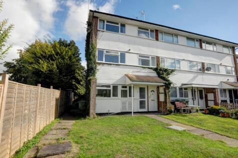 Wheeler End, Chinnor, Oxfordshire 3 bed maisonette for sale