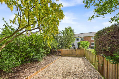 Risborough Road, Kingsey, Aylesbury... 3 bed semi