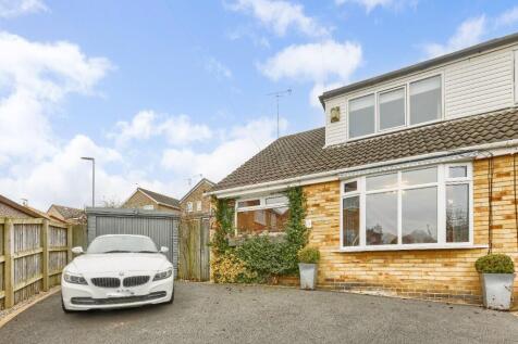 3 bedroom semi-detached bungalow for sale